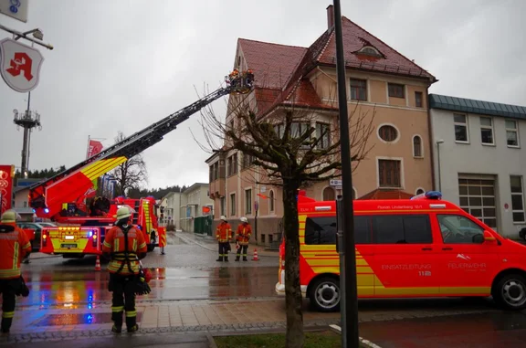 20150331_Sturmschaden_Bismarkstr_01.jpg